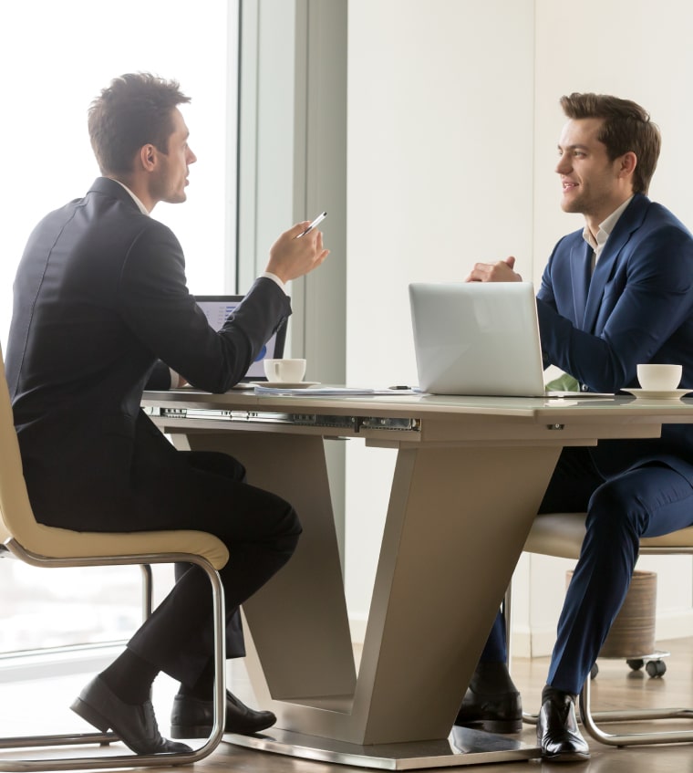 Trustimia | Yritys viroon - Yrityksen perustaminen Viroon Team of diverse professionals engaging in financial consultation